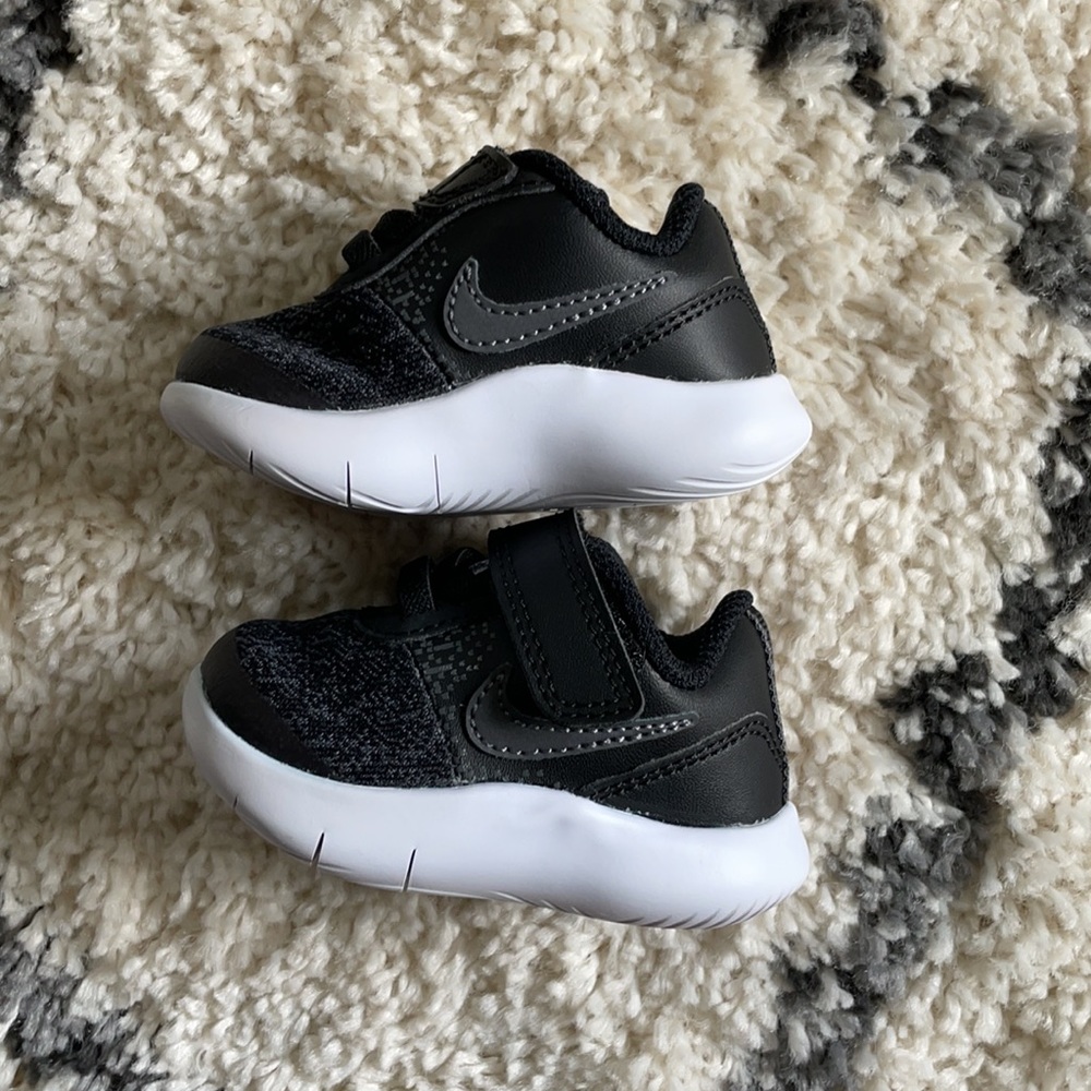 NWOBNike Toddler Infant Size 2C Nike Flex Sneakers